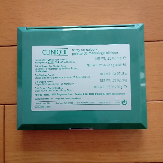 CLINIQUE(クリニーク)のCLINIQUE キャリーオンカラー　スペシャルエディション　メイクアップパレッ コスメ/美容のキット/セット(コフレ/メイクアップセット)の商品写真