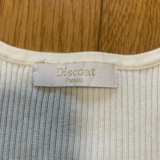 Discoat(ディスコート)のDiscoat 白ニット　トップス レディースのトップス(ニット/セーター)の商品写真