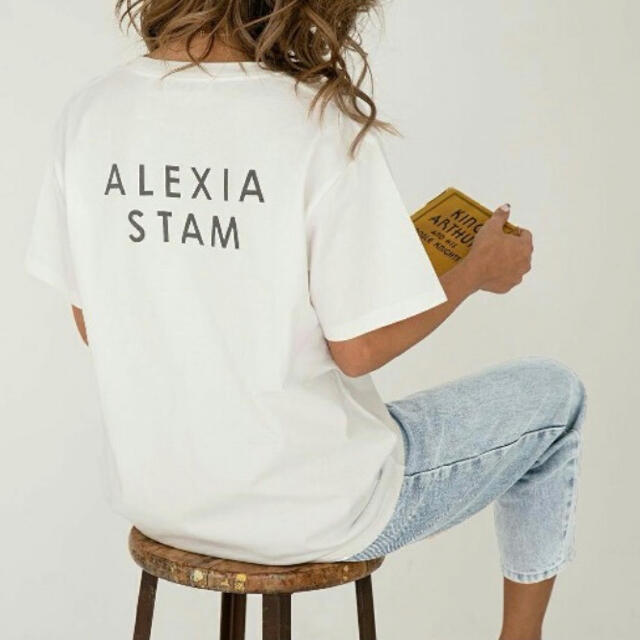 alexia stam Tシャツ
