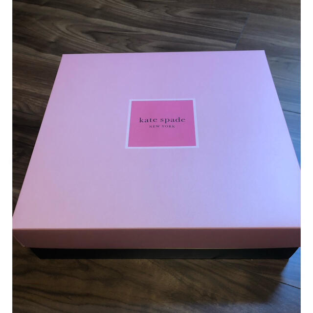 kate spade new york(ケイトスペードニューヨーク)の値下げ　ケイトスペード 子供服セット 新品未開封タグ付き 箱有り キッズ/ベビー/マタニティのベビー服(~85cm)(ワンピース)の商品写真