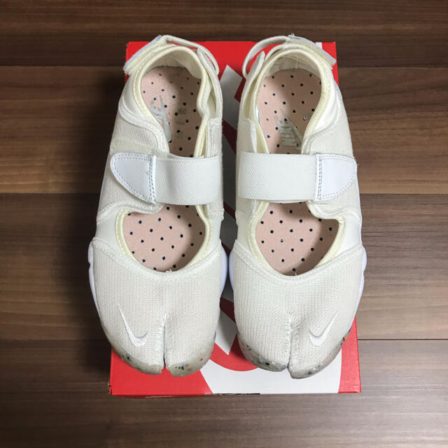 NIKE(ナイキ)のNIKE AIR RIFT "BEIGE" ナイキ エアリフト 23cm レディースの靴/シューズ(スニーカー)の商品写真