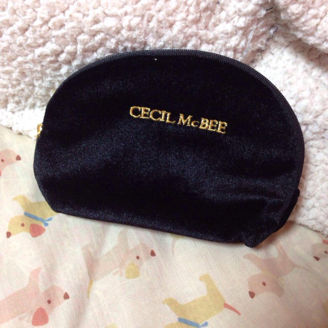 CECIL McBEE(セシルマクビー)のCECILMcBEE/ベロアポーチ レディースのファッション小物(ポーチ)の商品写真