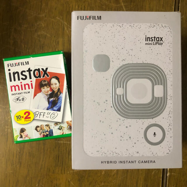 富士フイルム(フジフイルム)のるる様専用【新品未使用】instax mini LIPlay スマホ/家電/カメラのカメラ(フィルムカメラ)の商品写真