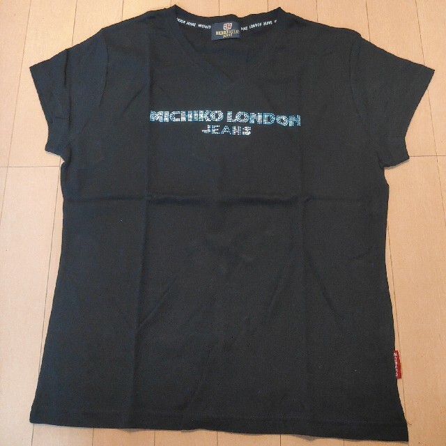 MICHIKO LONDON(ミチコロンドン)の新品未使用、MICHIKO LONDON  TシャツＬ レディースのトップス(Tシャツ(半袖/袖なし))の商品写真