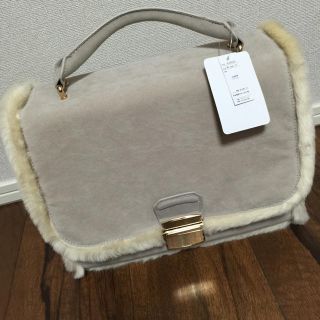 ジャスグリッティー(JUSGLITTY)の新品♡ジャスグリッティー♡ファー付きハンドバッグ(ハンドバッグ)