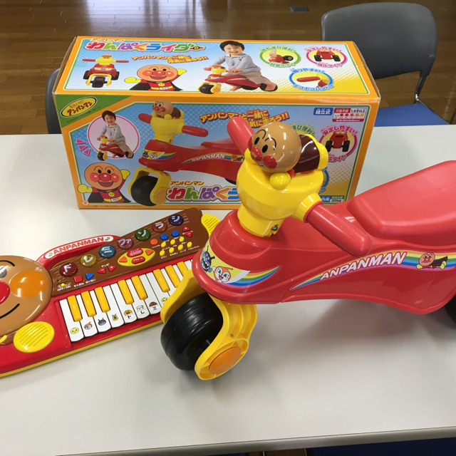 アンパンマン キーボードとライダー キッズ/ベビー/マタニティのおもちゃ(楽器のおもちゃ)の商品写真