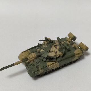 カイヨウドウ(海洋堂)のT-80U 3色迷彩 1/144 ワールドタンクミュージアム6弾 ロシア連邦軍(模型/プラモデル)