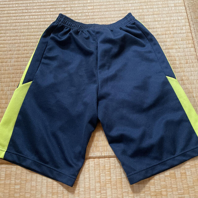 adidas(アディダス)のadidasハーフパンツ　150 キッズ/ベビー/マタニティのキッズ服男の子用(90cm~)(パンツ/スパッツ)の商品写真