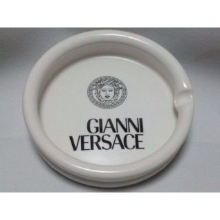 ジャンニヴェルサーチ(Gianni Versace)の正規新古 限定 非売品 入手困難 VERSACE メデューサロゴ 灰皿 白(灰皿)