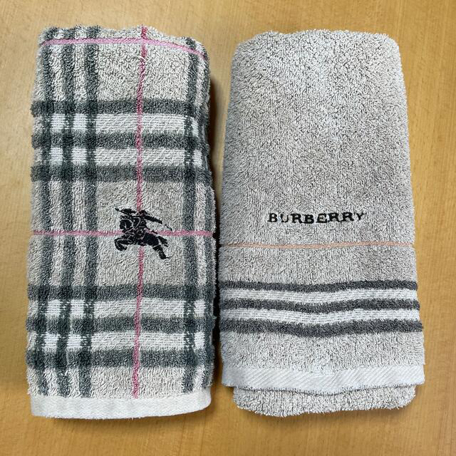 BURBERRY(バーバリー)のバーバリー　フェイスタオル　２枚 インテリア/住まい/日用品の日用品/生活雑貨/旅行(タオル/バス用品)の商品写真