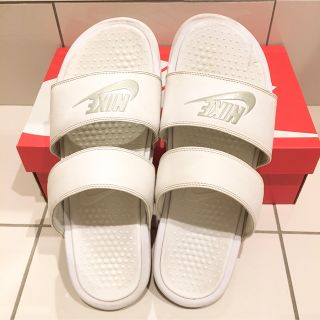 ナイキ(NIKE)の【専用‼️】NIKE ベナッシ　ホワイト(サンダル)