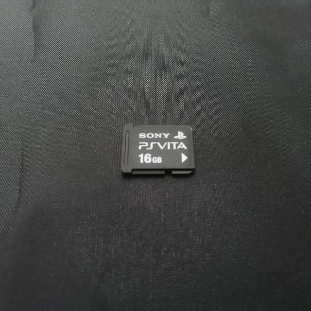 SONY(ソニー)のpsvita 本体　pch-2000 レッド　ブラック　メモリーカード16GB エンタメ/ホビーのゲームソフト/ゲーム機本体(家庭用ゲーム機本体)の商品写真