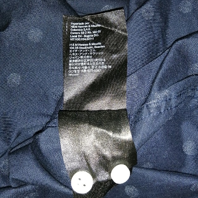H&M(エイチアンドエム)のH&M　薄手ドット長袖シャツ　L サイズ　ネイビー メンズのトップス(シャツ)の商品写真