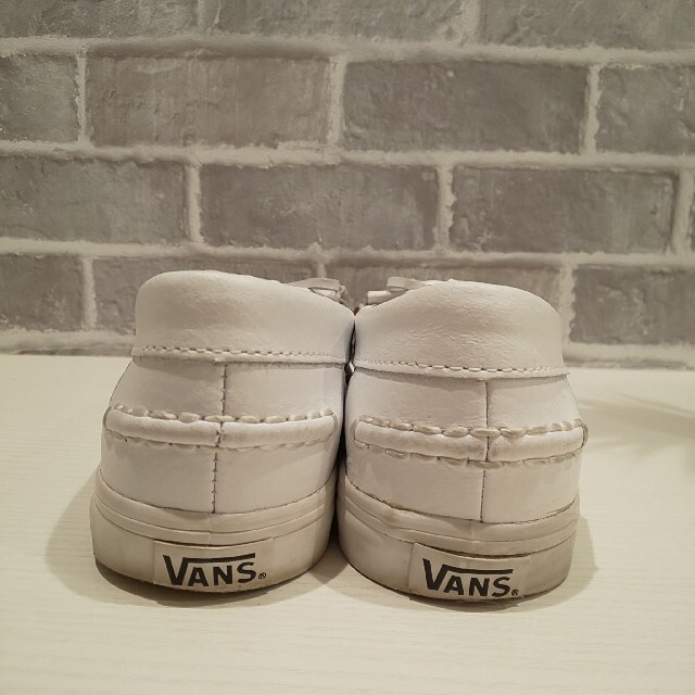 VANS(ヴァンズ)のVANS ホワイト キルトローファー (22.5cm) レディースの靴/シューズ(ローファー/革靴)の商品写真