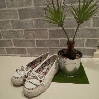 ヴァンズ(VANS)のVANS ホワイト キルトローファー (22.5cm)(ローファー/革靴)