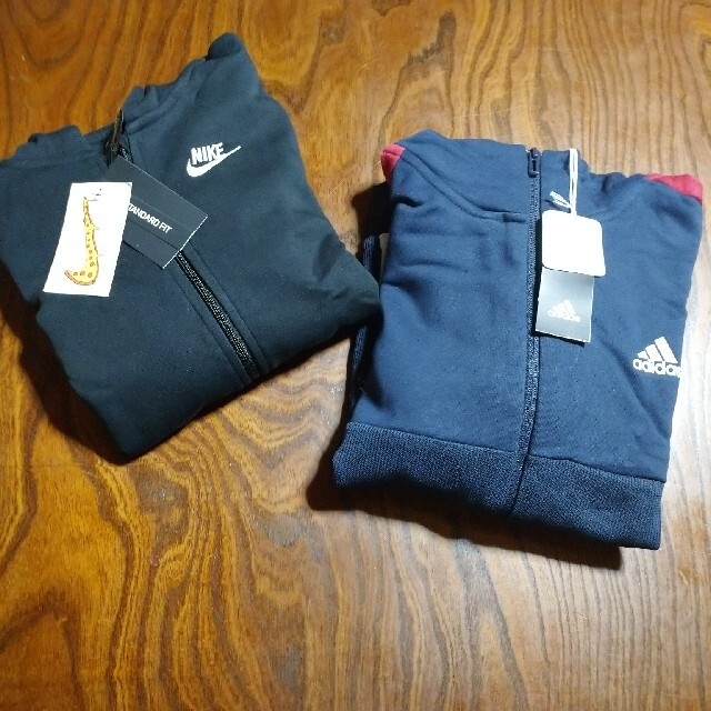 NIKE(ナイキ)の新品タグ付き！  NIKE adidas  フルジップ フーディ 160  2着 キッズ/ベビー/マタニティのキッズ服男の子用(90cm~)(ジャケット/上着)の商品写真