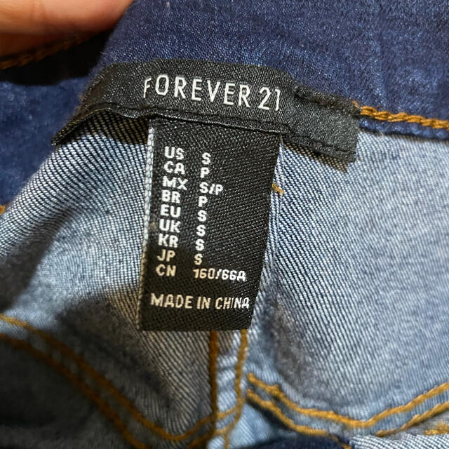 FOREVER 21(フォーエバートゥエンティーワン)のデニムタイトスカート レディースのスカート(ひざ丈スカート)の商品写真