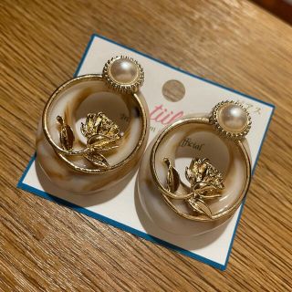 スナイデル(SNIDEL)の大ぶり　お花　ゴールドピアス(ピアス)