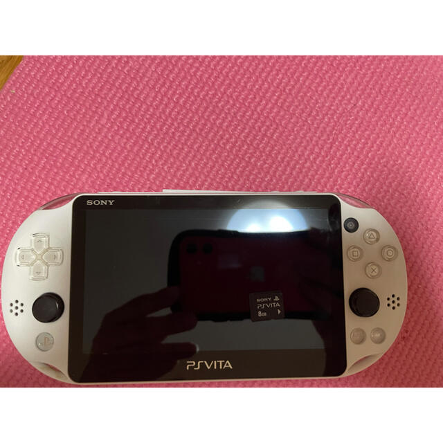 PlayStation Vita(プレイステーションヴィータ)のPlayStation Vita 2000 エンタメ/ホビーのゲームソフト/ゲーム機本体(家庭用ゲーム機本体)の商品写真