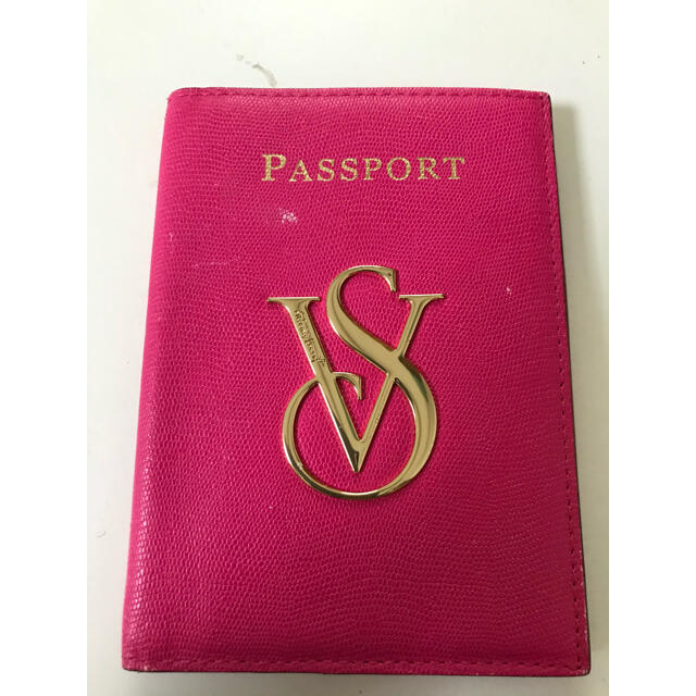 Victoria's Secret(ヴィクトリアズシークレット)のヴィクトリアシークレットパスポートケース レディースのファッション小物(パスケース/IDカードホルダー)の商品写真