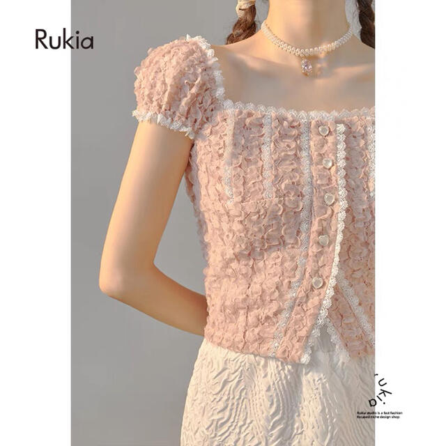 RUKIA  フリルカラーブラウス　中国新鋭ブランド