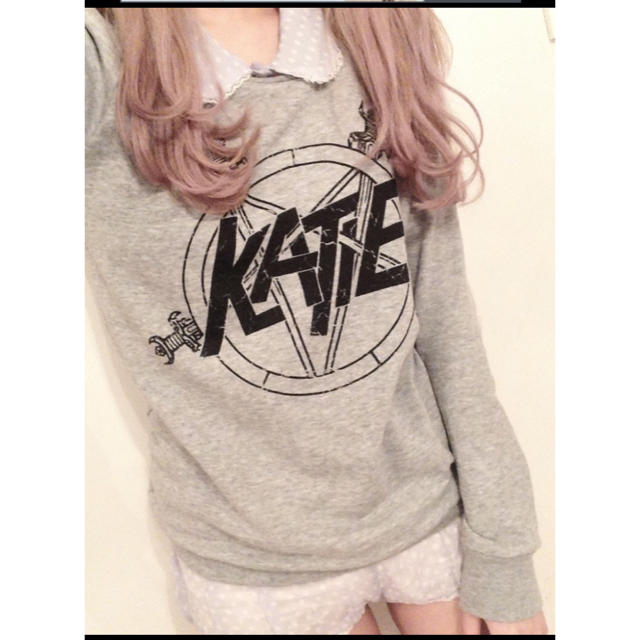 Katie(ケイティー)のkatie☆バンドスウェットRISAちゃん私服着画有りAMO着用きゃりー着用 レディースのトップス(トレーナー/スウェット)の商品写真