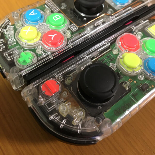 Nintendo Switch(ニンテンドースイッチ)のジョイコン　スケルトン　カラフルボタン　スティック新品 エンタメ/ホビーのゲームソフト/ゲーム機本体(家庭用ゲーム機本体)の商品写真