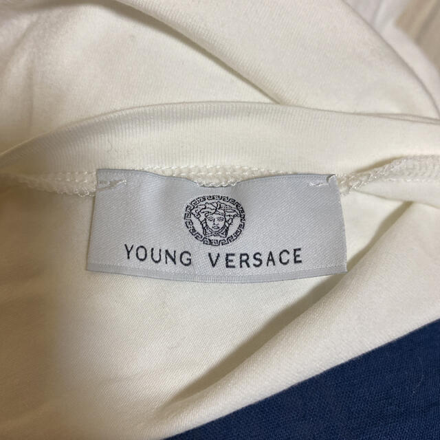 VERSACE(ヴェルサーチ)のヤングヴェルサーチ半袖上下セットアップ8a キッズ/ベビー/マタニティのキッズ服男の子用(90cm~)(Tシャツ/カットソー)の商品写真