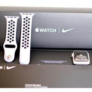 アップル(Apple)のApple Watch NIKE SE (GPSモデル) 40mm シルバー(腕時計(デジタル))