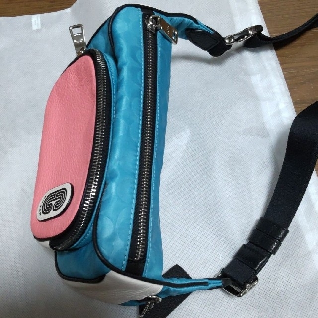 極美品 COACH コーチ ボディバッグ ウエストポーチ シグネチャー 極美品 COACH コーチ ボディバッグ ウエストポーチ シグネチャー