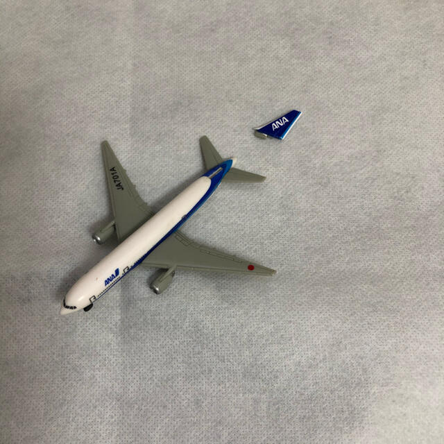 ANA(全日本空輸)(エーエヌエー(ゼンニッポンクウユ))のANA   JA701A   ミニモデルプレーン エンタメ/ホビーのおもちゃ/ぬいぐるみ(模型/プラモデル)の商品写真