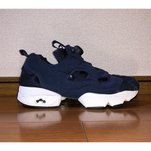 Reebok(リーボック)の良品 REEBOK INSTA PUMP FURY OG 25cm 紺 白 メンズの靴/シューズ(スニーカー)の商品写真