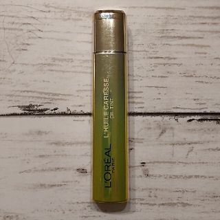 ロレアルパリ(L'Oreal Paris)のロレアルパリ　ユイルカレス　オイルティント(リップグロス)