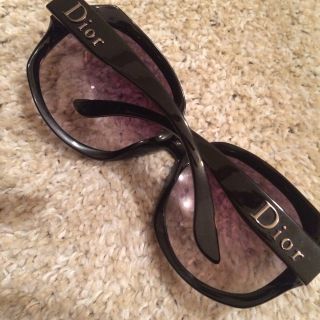 ディオール(Dior)の箱は汚れてますが、サングラス自体は綺麗です (その他)