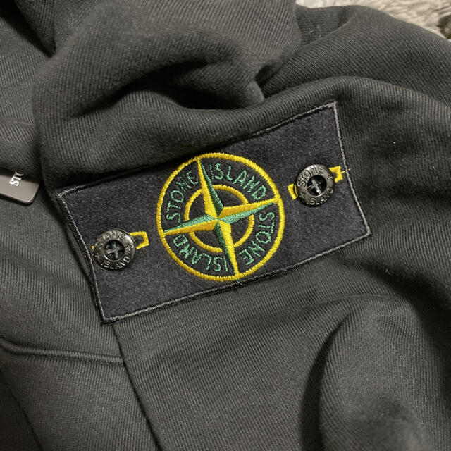 STONE ISLAND(ストーンアイランド)のSTONE ISLAND パーカー 新品　S メンズのトップス(パーカー)の商品写真