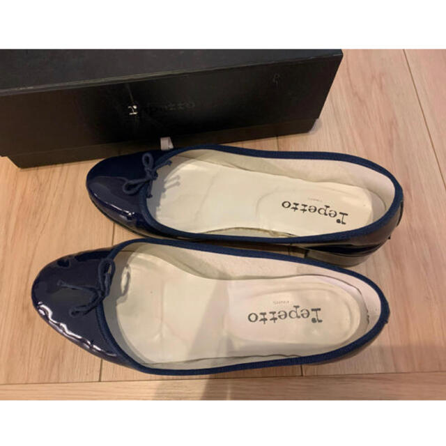 repetto(レペット)のrepettoのパンプス　紺 レディースの靴/シューズ(ハイヒール/パンプス)の商品写真