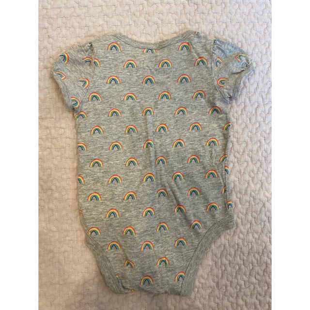 babyGAP(ベビーギャップ)のbabyGAP 6-12m 70cm 虹柄　ロンパース　ボディ肌着 キッズ/ベビー/マタニティのベビー服(~85cm)(肌着/下着)の商品写真