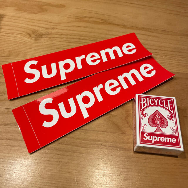 Supreme(シュプリーム)のSupreme 21FW Week1 ノベルティ トランプ　ステッカー　 エンタメ/ホビーのテーブルゲーム/ホビー(トランプ/UNO)の商品写真