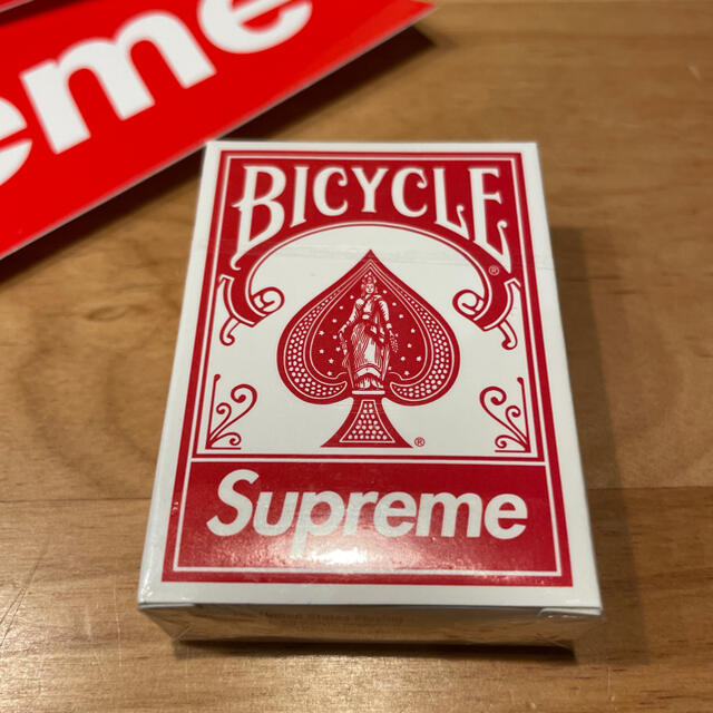 Supreme(シュプリーム)のSupreme 21FW Week1 ノベルティ トランプ　ステッカー　 エンタメ/ホビーのテーブルゲーム/ホビー(トランプ/UNO)の商品写真