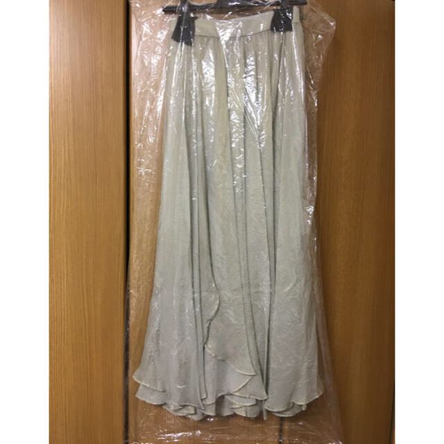Lily Brown(リリーブラウン)の新品タグ付き　リリーブラウン　光沢シアスカート　フレアスカート　ミント　 レディースのスカート(ロングスカート)の商品写真
