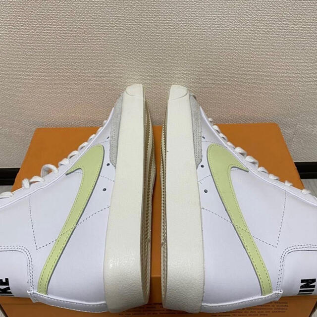 NIKE(ナイキ)のNIKEWMNSBLAZERMID77ナイキウィメンズブレーザー24.0 レディースの靴/シューズ(スニーカー)の商品写真