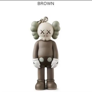 メディコムトイ(MEDICOM TOY)のKAWS TOKYO FIRST KEYHOLDER brown(キーホルダー)