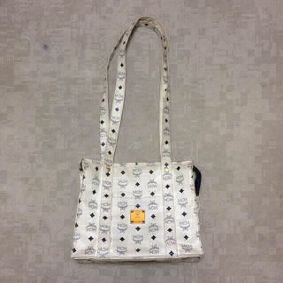 エムシーエム(MCM)のMCM ショルダーバッグ 白(ショルダーバッグ)