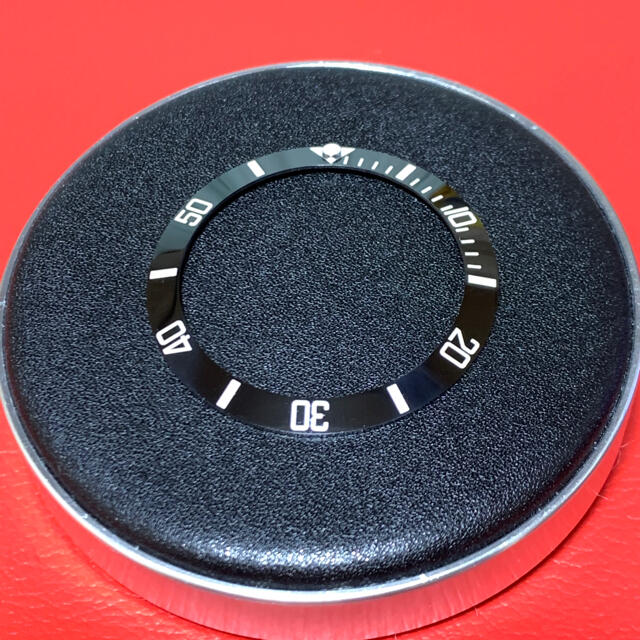 SEIKO(セイコー)の新品未使用 SEIKO社外品ベゼルインサート サブマリーナ 黒／白 SKX007 メンズの時計(腕時計(アナログ))の商品写真