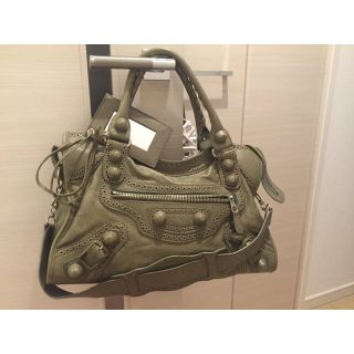BALENCIAGA(バッグ ・ グリーン・カーキ/緑色系)のフリマ BALENCIAGA(バッグ ・ グリーン・カーキ/緑色系)のフリマ