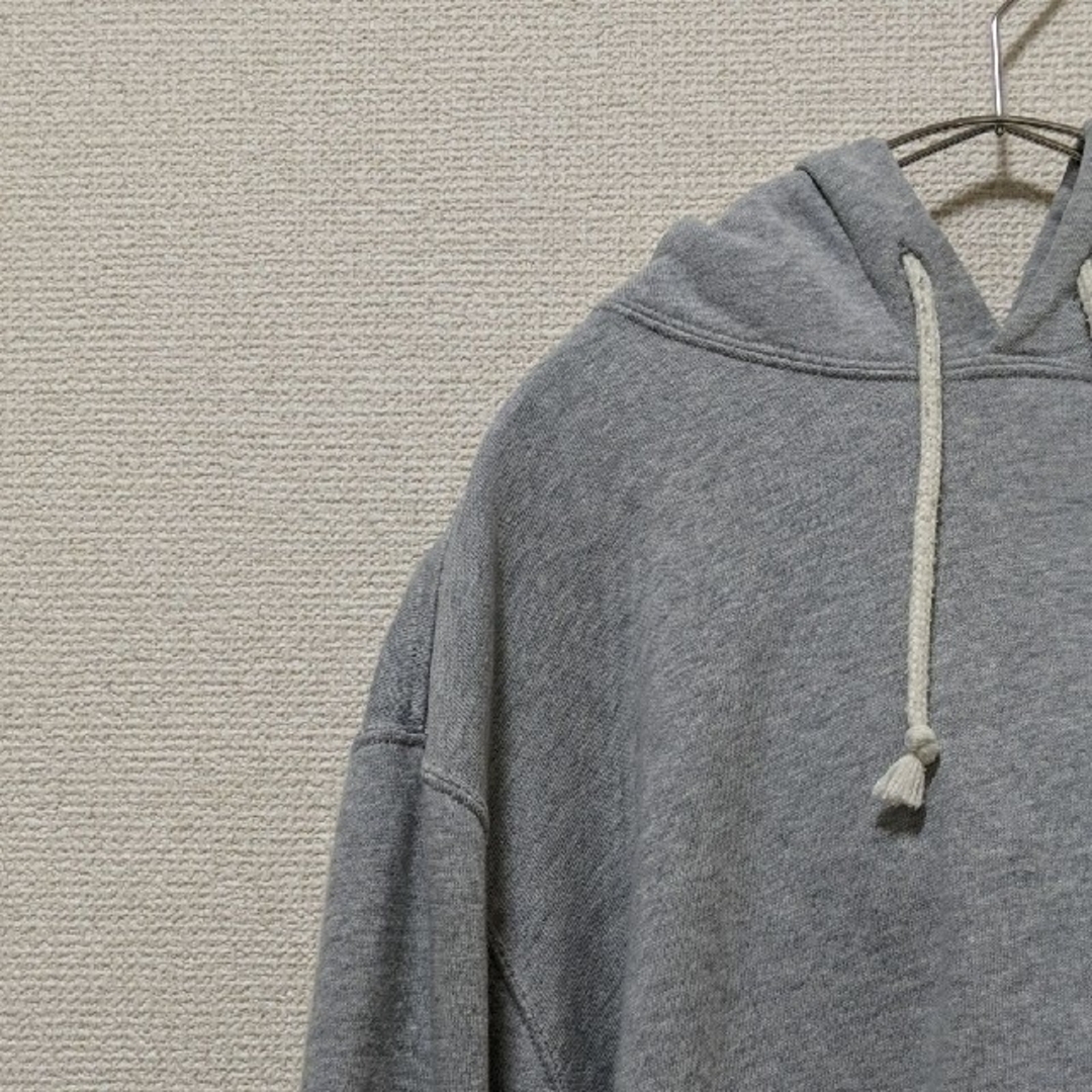 Champion(チャンピオン)の古着　Champion　グレーパーカーMサイズ メンズのトップス(パーカー)の商品写真