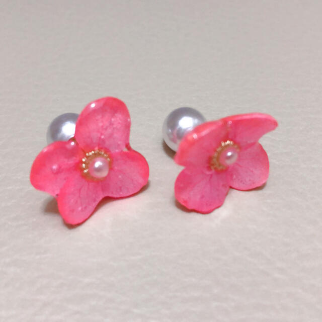 紫陽花 押し花ピアス ハンドメイドのアクセサリー(ピアス)の商品写真