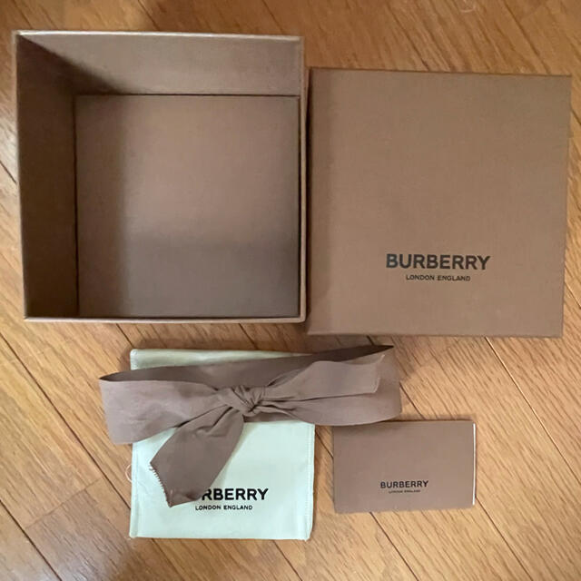 BURBERRY(バーバリー)のBurberry 空箱　 レディースのバッグ(ショップ袋)の商品写真