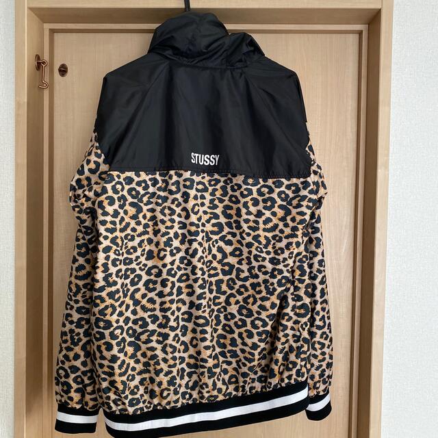 STUSSY(ステューシー)の売り切り！！ステューシー　レオパード柄ナイロンジャケット　Lサイズ メンズのジャケット/アウター(ナイロンジャケット)の商品写真