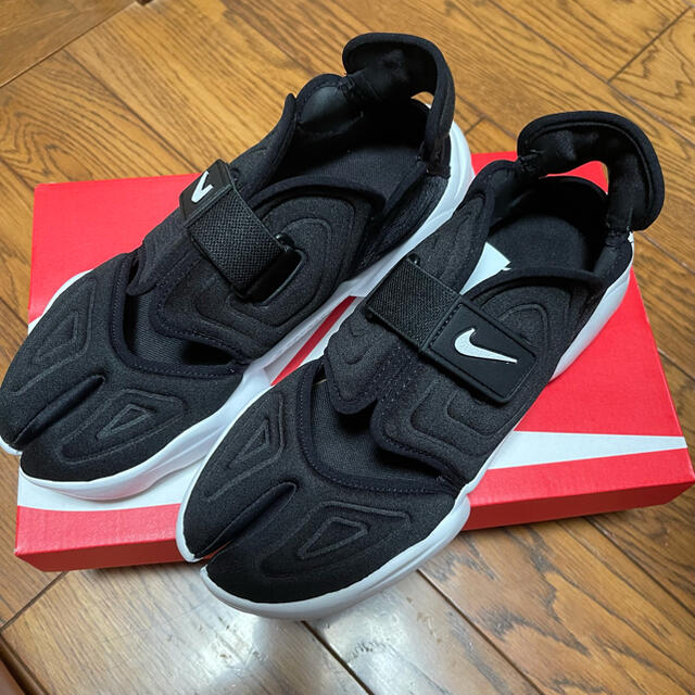新しい NIKE - ブラック 25.5cm アクアリフト NIKE スニーカー 70%オフでお得に買 ナイキ ウィメンズ アクア リフト カーキブラック24cm サンダル
